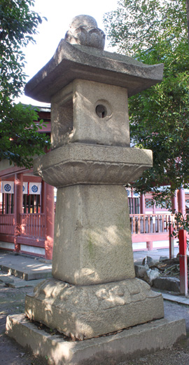 弥五郎殿社石燈籠